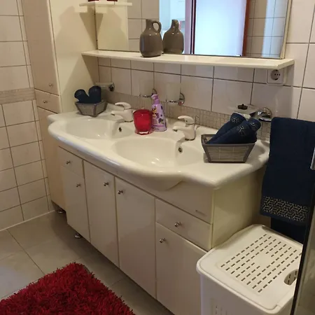 Emi 1 Lägenhet *